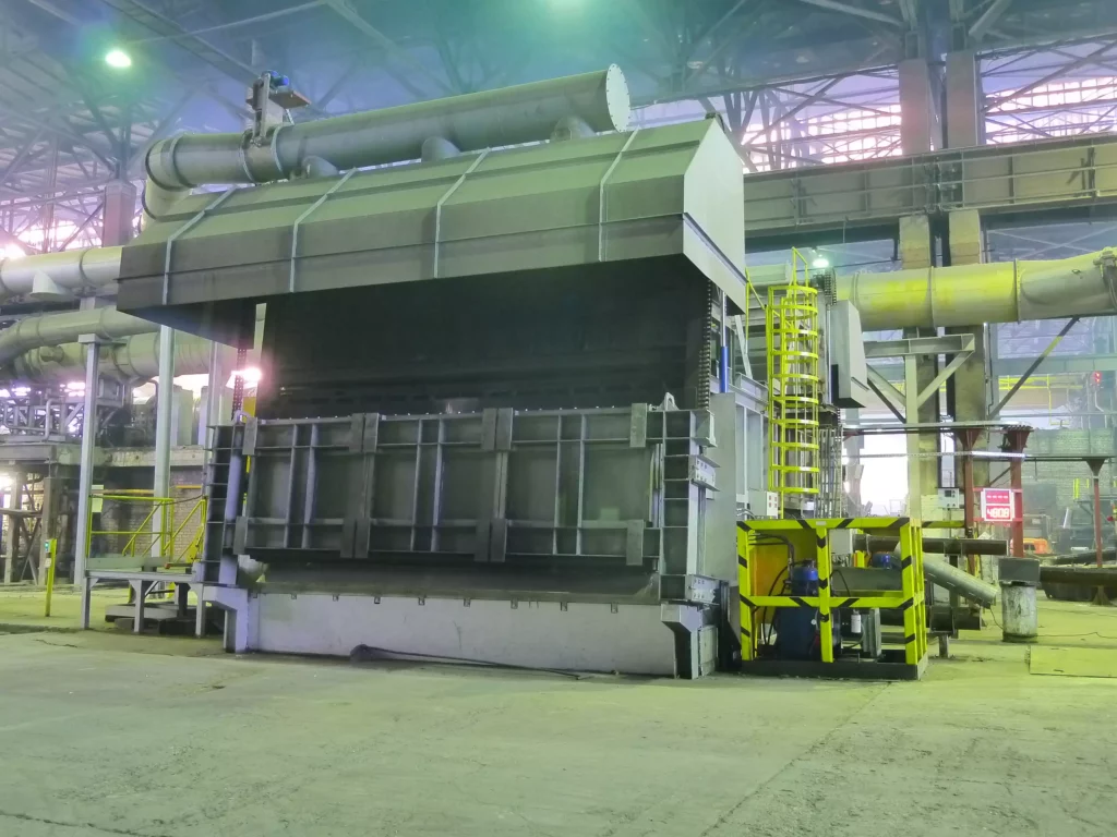 Hydraulic actuators for the furnace gate and lifting mechanism for aluminum scrap remelting
