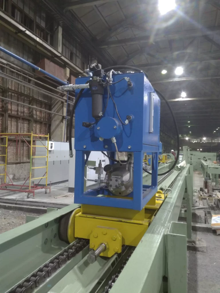 Hydraulic drive system for a rolling mill used in the production of non-ferrous, cold-rolled seamless tubes