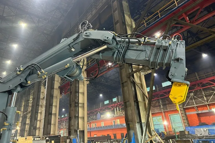 Working Position of the Electro-hydraulic Marine Knuckle-Boom Crane with Folding Telescopic Boom
